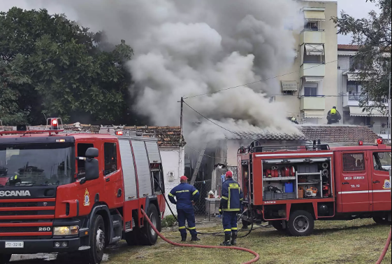 Πυρκαγιά σε παλιά μονοκατοικία επί της Κηφισίας 73 στην Θεσσαλονίκη